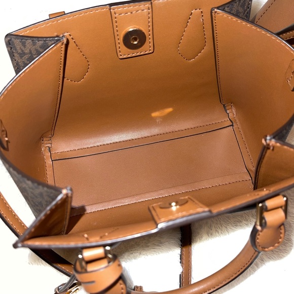 MK Daria 2-in-1 Crossbody Purse - Picture 7 of 7